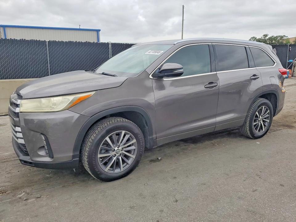 2018 TOYOTA HIGHLANDER XLE - 1