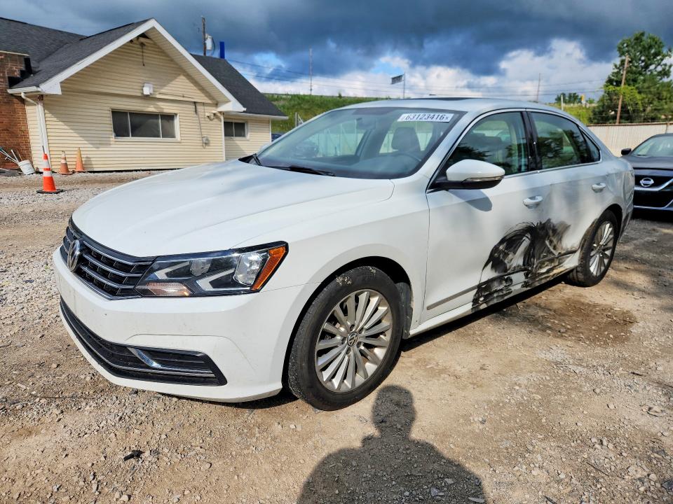 2017 VOLKSWAGEN PASSAT SE - 1