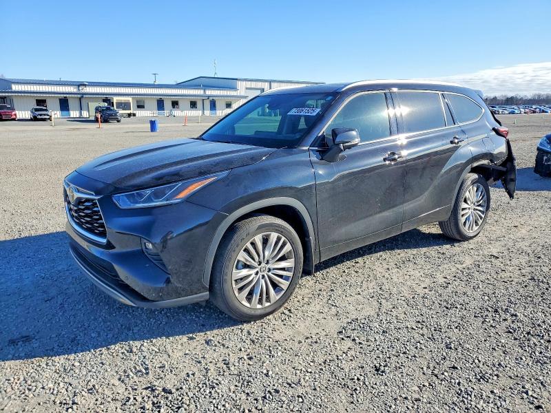 2024 TOYOTA HIGHLANDER LE - 1