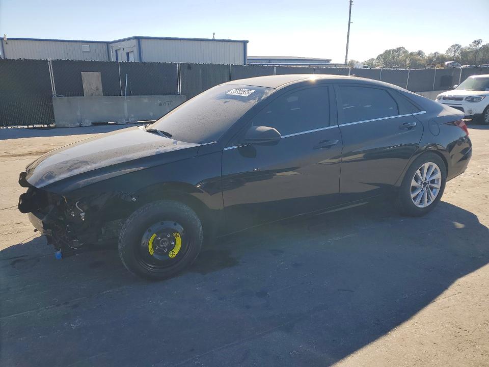 2025 HYUNDAI ELANTRA SEL - 1