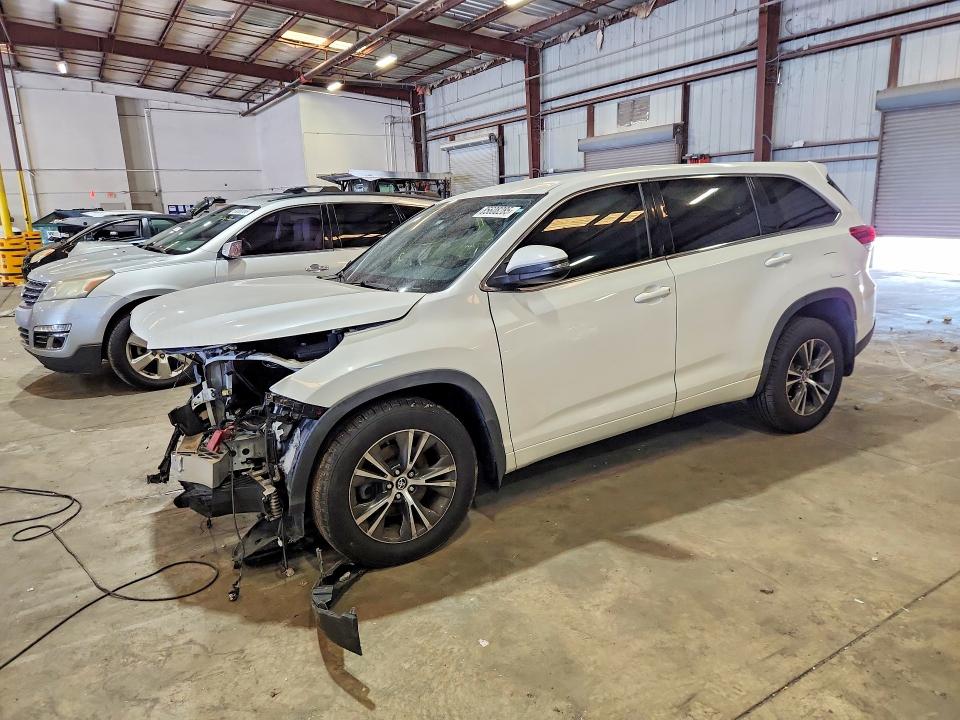 2017 TOYOTA HIGHLANDER LE - 1