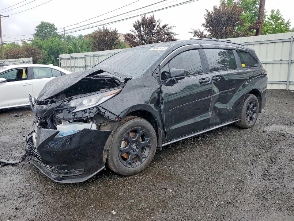 2025 TOYOTA SIENNA - 1