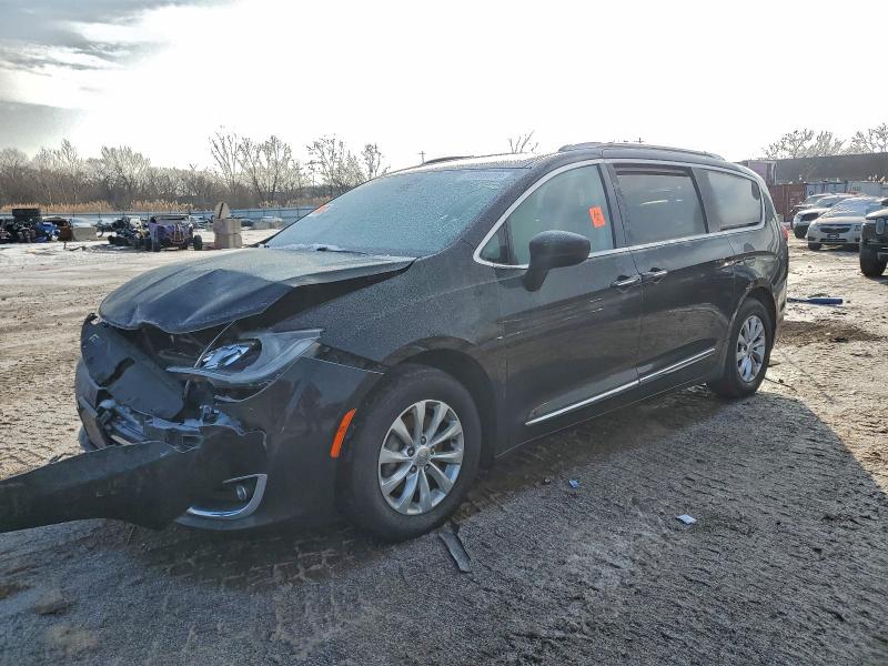 2019 CHRYSLER PACIFICA TOURING L - 1