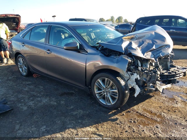 2016 TOYOTA CAMRY SE - 1