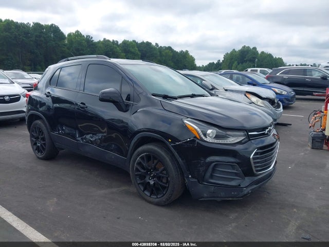 2022 CHEVROLET TRAX AWD LT - 1