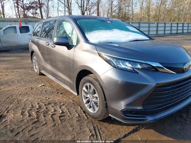2023 TOYOTA SIENNA LE - 1