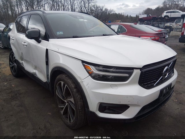 2022 VOLVO XC40 T5 - 1