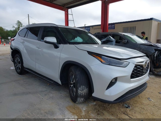 2023 TOYOTA HIGHLANDER XLE - 1
