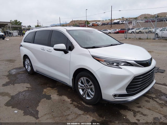 2023 TOYOTA SIENNA PLATINUM - 1