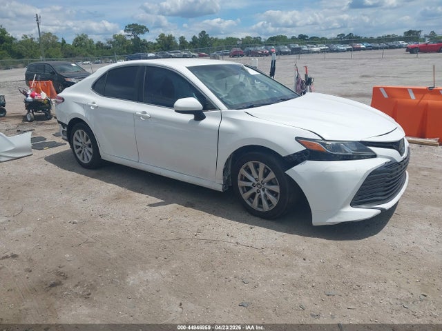 2018 TOYOTA CAMRY LE - 1