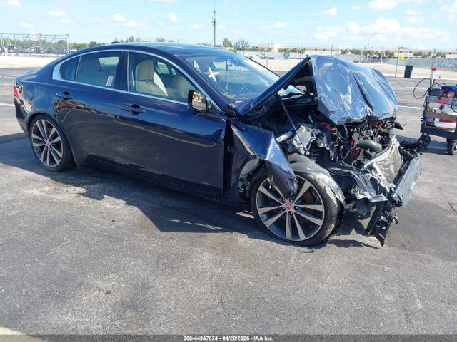 2017 JAGUAR XE 25T - 1