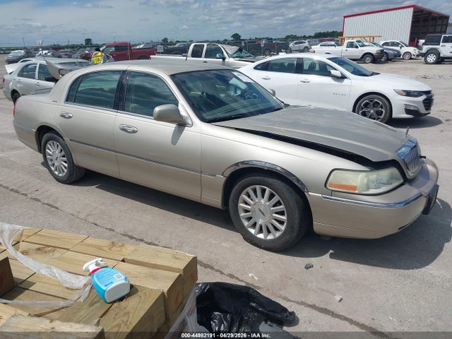 2004 LINCOLN TOWN CAR - 1