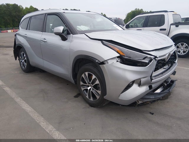 2022 TOYOTA HIGHLANDER XLE - 1