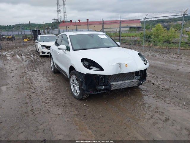 2022 PORSCHE MACAN - 1