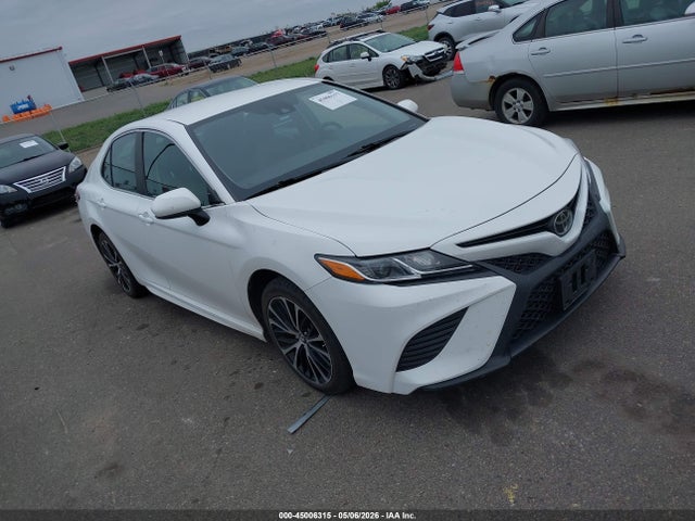 2018 TOYOTA CAMRY SE - 1