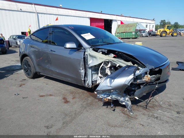 2026 TESLA MODEL Y - 1