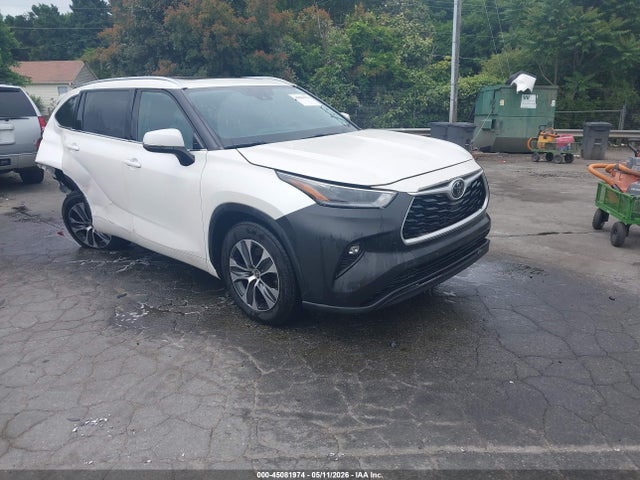 2021 TOYOTA HIGHLANDER XLE - 1