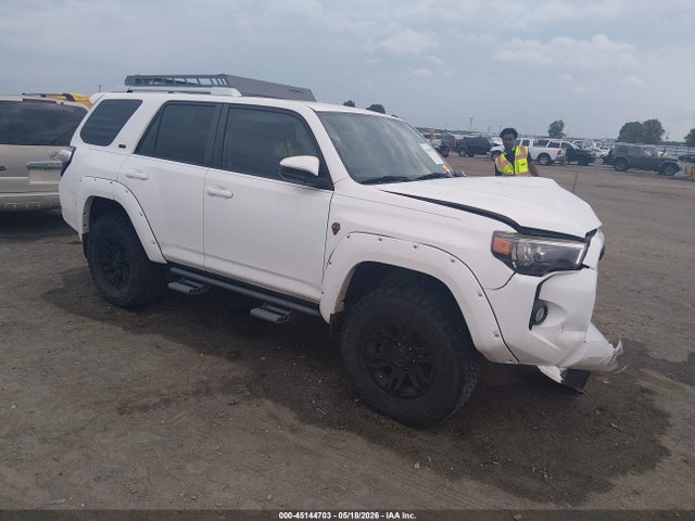 2016 TOYOTA 4RUNNER SR5 - 1
