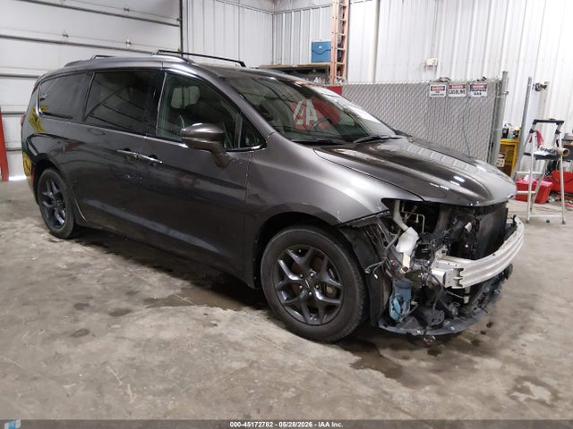 2018 CHRYSLER PACIFICA LIMITED - 1