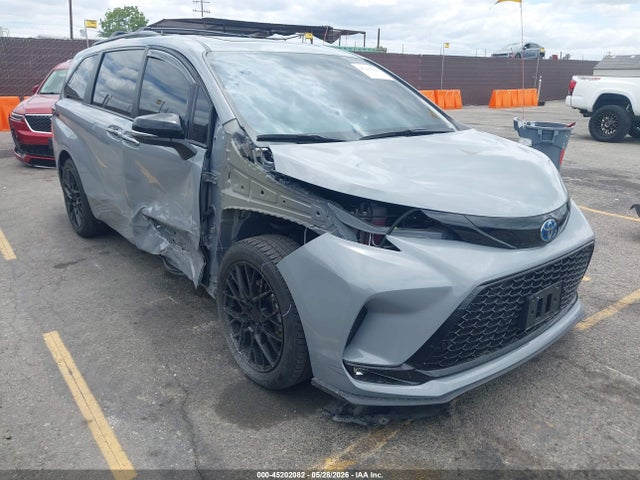 2025 TOYOTA SIENNA XSE - 1
