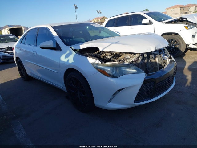 2016 TOYOTA CAMRY SE - 1