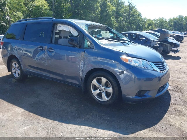 2017 TOYOTA SIENNA LE 8 PASSENGER - 1