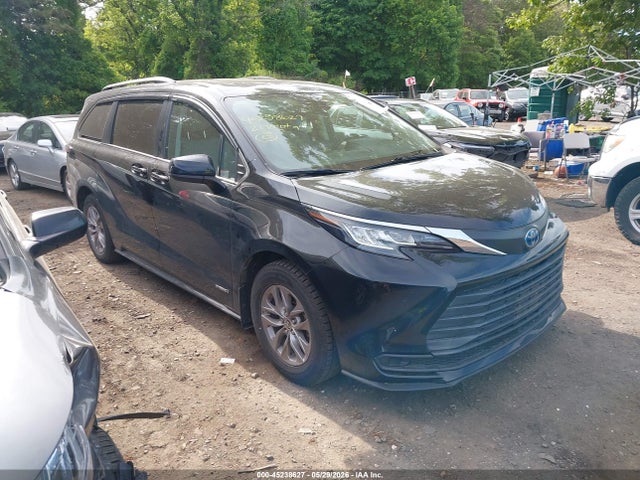 2021 TOYOTA SIENNA LE - 1