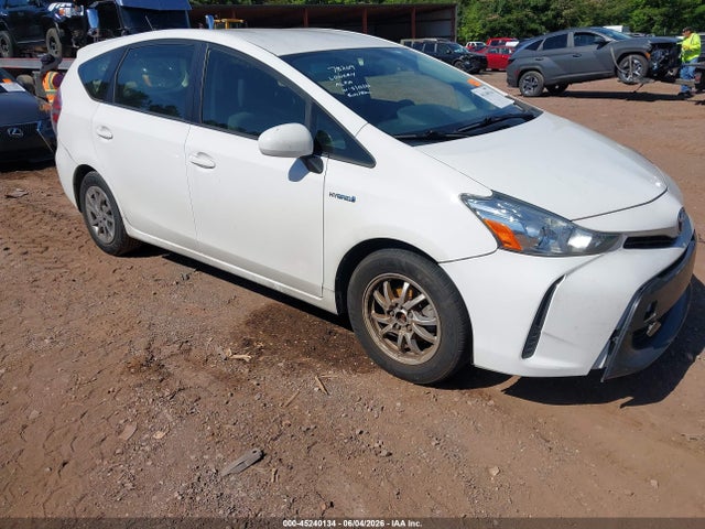2017 TOYOTA PRIUS V TWO - 1