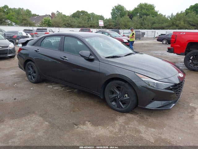2022 HYUNDAI ELANTRA SEL - 1