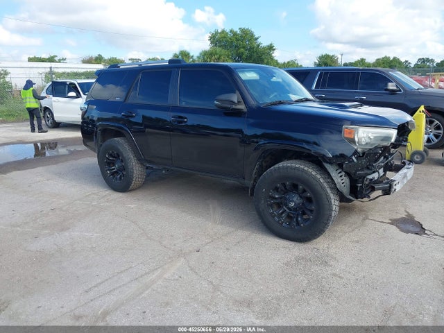 2020 TOYOTA 4RUNNER SR5 - 1