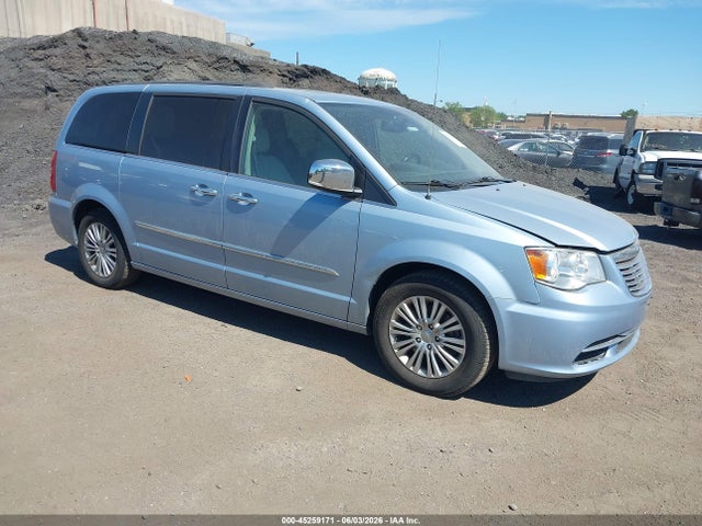 2016 CHRYSLER TOWN & COUNTRY - 1