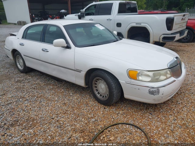 2001 LINCOLN TOWN CAR - 1