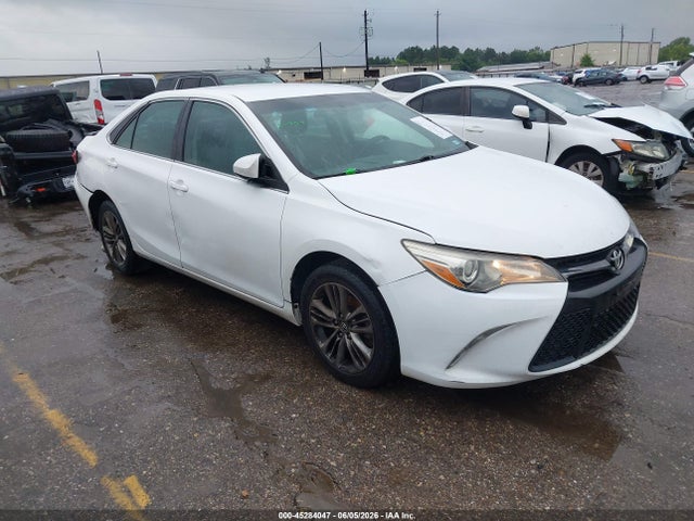 2016 TOYOTA CAMRY SE - 1