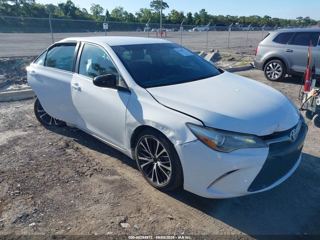 2016 TOYOTA CAMRY SE - 1