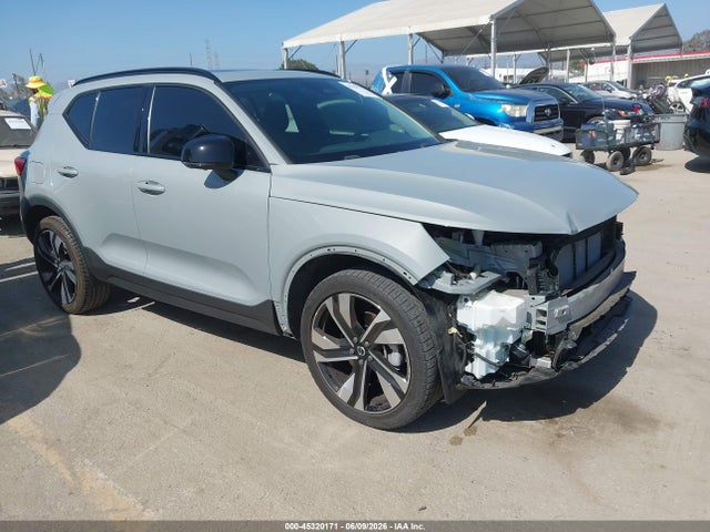 2024 VOLVO XC40 B5 - 1