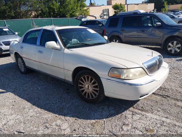 2004 LINCOLN TOWN CAR - 1