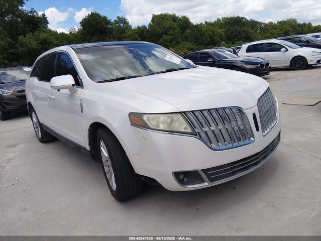 2011 LINCOLN MKT - 1