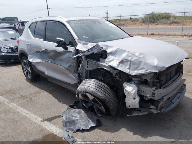 2023 VOLVO XC40 B4 - 1