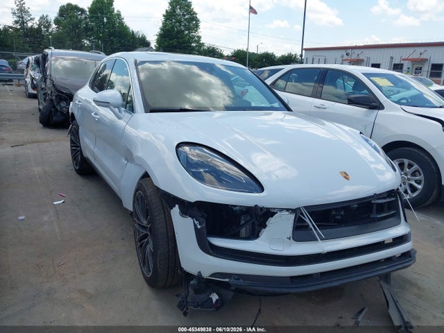 2024 PORSCHE MACAN T - 1