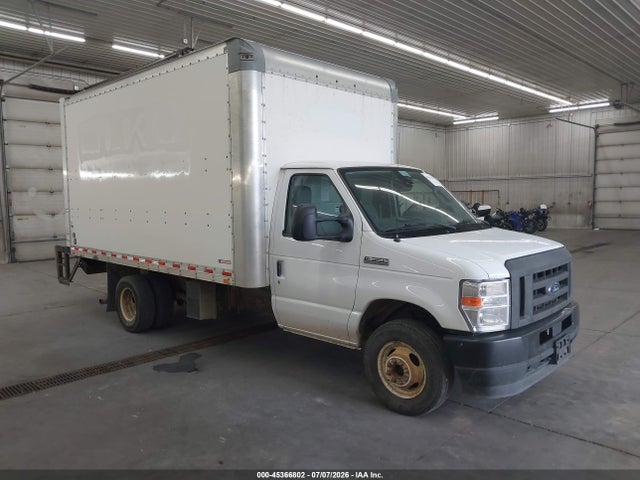 2022 FORD E-350 CUTAWAY - 1