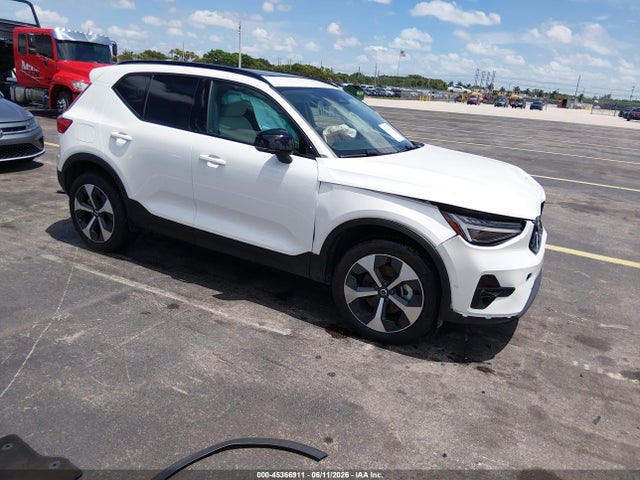 2026 VOLVO XC40 PLUS - 1