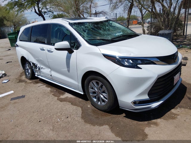 2024 TOYOTA SIENNA XLE - 1
