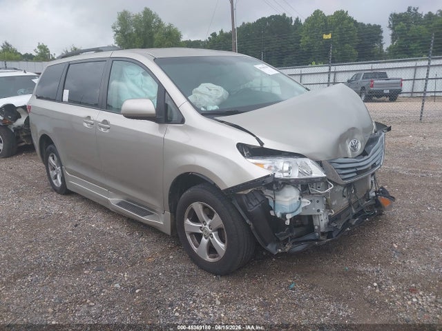 2017 TOYOTA SIENNA LE 7 PASSENGER - 1