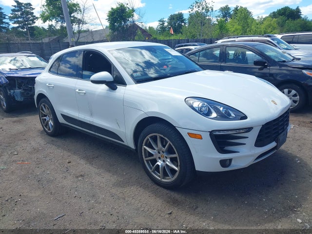 2017 PORSCHE MACAN - 1