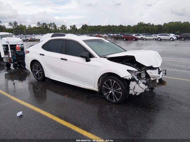 2018 TOYOTA CAMRY SE - 1