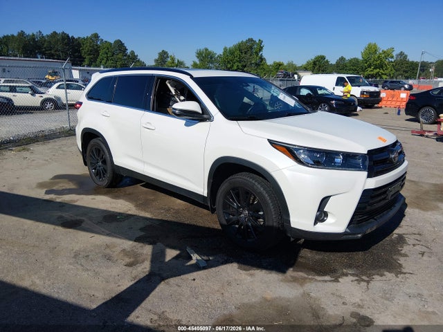 2019 TOYOTA HIGHLANDER SE - 1