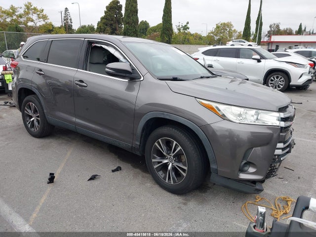 2019 TOYOTA HIGHLANDER LE - 1