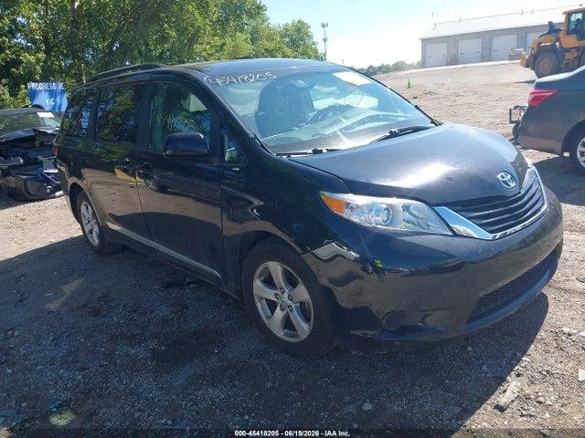 2017 TOYOTA SIENNA LE 8 PASSENGER - 1