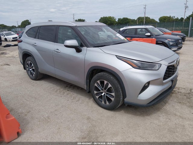 2024 TOYOTA HIGHLANDER XLE - 1