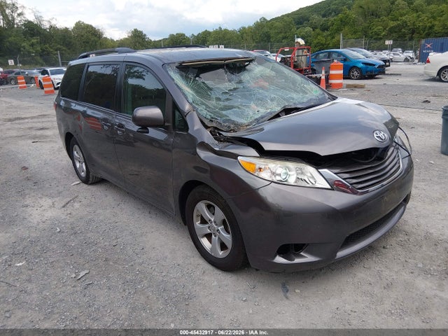 2017 TOYOTA SIENNA LE 8 PASSENGER - 1